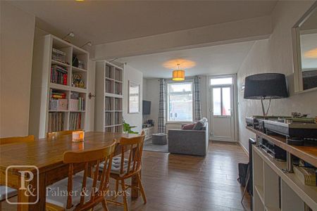 2 bedroom terraced house to rent - Photo 2