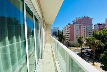 4 Bedroom Apartment with parking, Telheiras, Lisboa