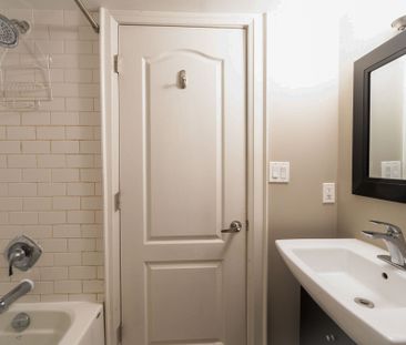 For Lease - 52 Stanley Terrace Unit# C, Toronto, Ontario - Photo 2