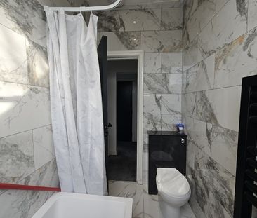 1 Bed Flat, Dickenson Road, M14 - Photo 1