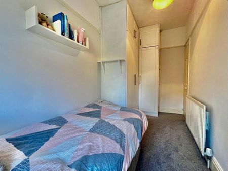 2 bedroom end of terrace house to rent - Photo 2