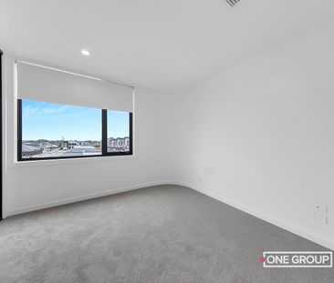 Spacious 4-Bedroom Family Home! - Photo 5