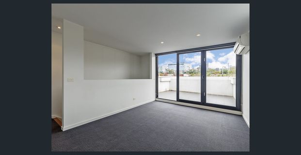 SPACIOUS APARTMENT LIVING IN THE HEART OF HEIDELBERG - Photo 1