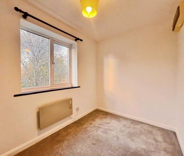 Chafford Hundred, Grays, RM16 - Photo 2