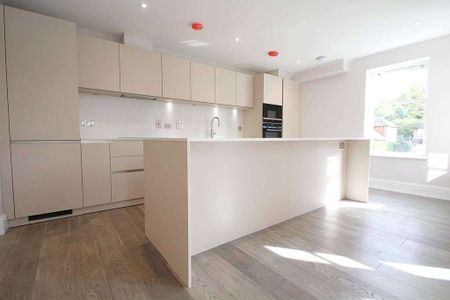 An exceptional two double bedroom first floor apartment finished to a high standard. - Photo 3