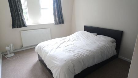 Broughton Grange, Swindon - Photo 2