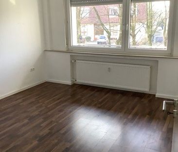 Schöne 3 Zimmer-Erdgeschosswohnung mit Balkon in Senne - Photo 1