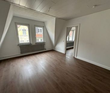 SCHADE HAUSVERWALTUNG - Renovierte 4,5-Zimmerwohnung in zentraler L... - Photo 6