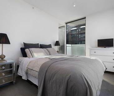 Luxury living at Claremont! - Photo 1