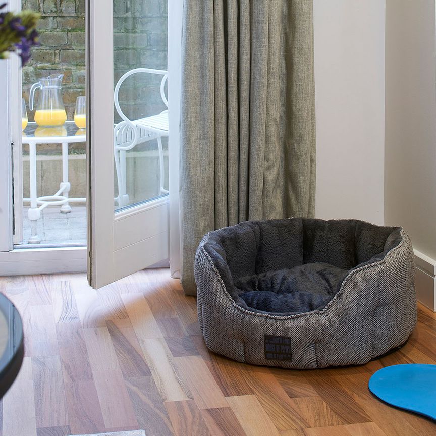 One Bedroom Open Plan Apartment in Harrington Court, London SW7 - Photo 1