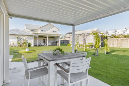 A Home of Distinction - Where Elegance Meets Everyday Life - Photo 3