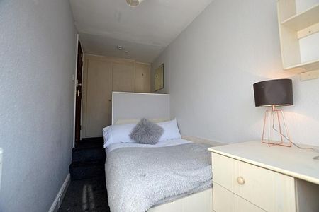 Granby Grove, - Photo 3