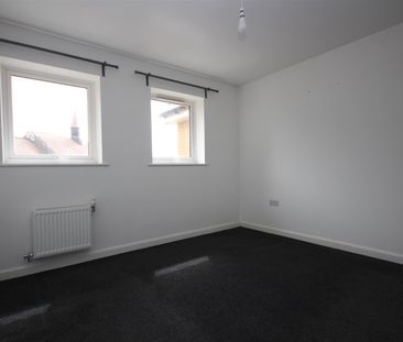 2 bedroom Apartment to let - Photo 6