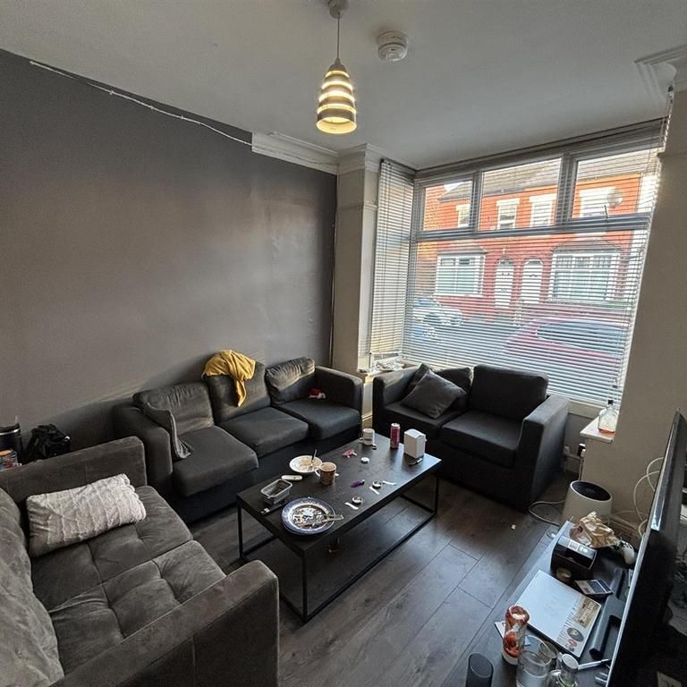 5 bedroom private hall to rent - Photo 1