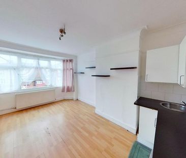 1 bedroom in a house share to rent - Photo 6