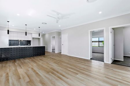 BRAND NEW EXECUTIVE 4 BEDROOM HOME + MEDIA ROOM - IN COASTAL POINT VERNON - Photo 2