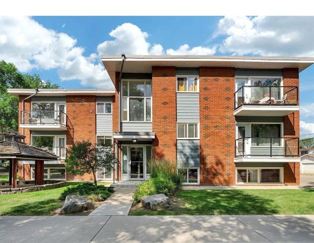 Cozy 2 Bedroom Garneau Condo - Walking Distance to Whyte and University — 2 Bedrooms Condo Unit - Photo 1