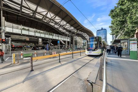 HARBOUR VIEW & LOCATION! - Photo 3