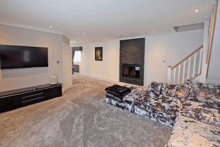 6 bedroom detached house to rent - Photo 3