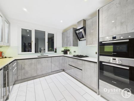 4 bedroom flat to rent - Photo 3