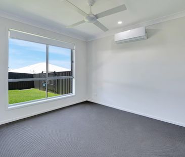 MODERN 4 BEDROOM DUPLEX IN GREAT LOCATION - Photo 2