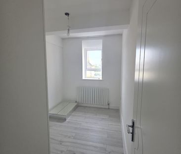 2 Bed Flat, Ivinghoe House, N7 - Photo 2