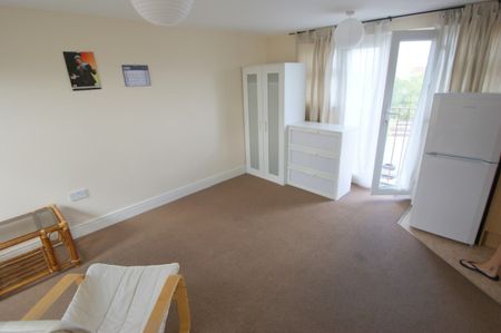 Studio Flat, Western Avenue, W3 - Photo 2