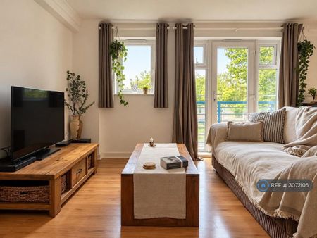 2 bedroom flat to rent - Photo 2
