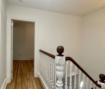 Ahuntsic-Cartierville: Logement rénové de 2 chambres sur 2 étages a... - Photo 2