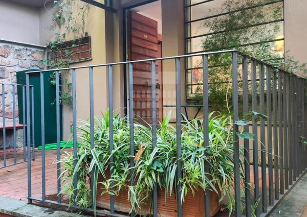 Piazza del Popolo: Lovely, modern 1 bedroom in private Villa. Entrance, spacious living-dining, fully equipped kitchen, bath and private terrace. Parquet floors Air conditioning, bright and silent. rif 364