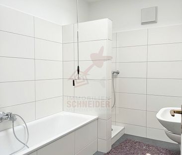 IMMOBILIEN SCHNEIDER - HARLACHING - schöne 3 Zi.-DG-Wohnung mit großer Terrasse und Außenkamin - Photo 1