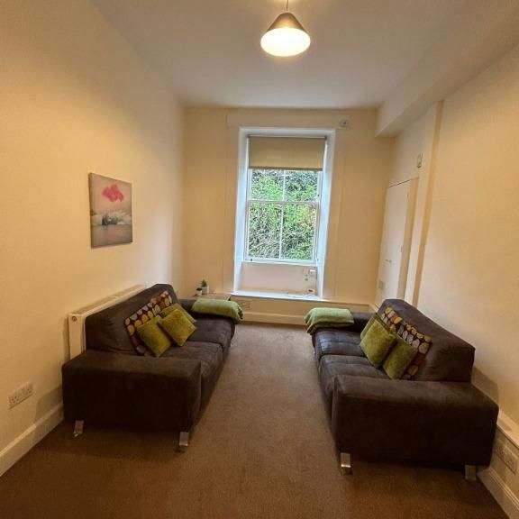 3 bedroom flat to rent - Photo 1