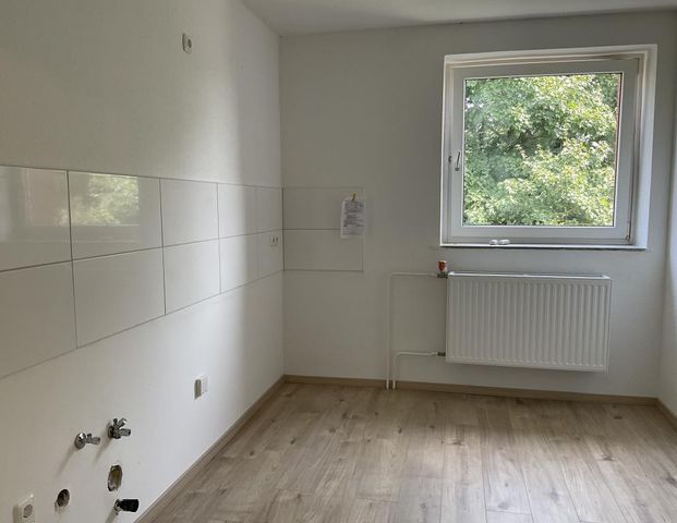 Renovierte 3-Zimmer-Wohnung mit Balkon in Emden-Borssum! - Photo 1