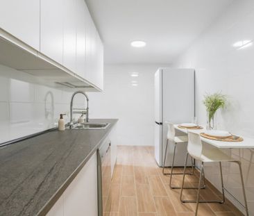 Beautiful room in Plaza España with private bathroom - Photo 1