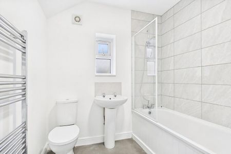 3 bedroom apartment to rent - Photo 5