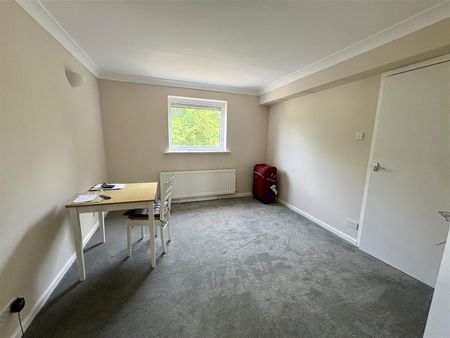2 bed flat to rent in The Rutts, Bushey Heath, WD23 - Photo 2