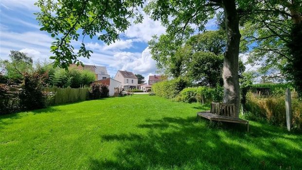 Prachtig huis met 4 SLK, op wandelafstand van Hallerbos - Photo 1