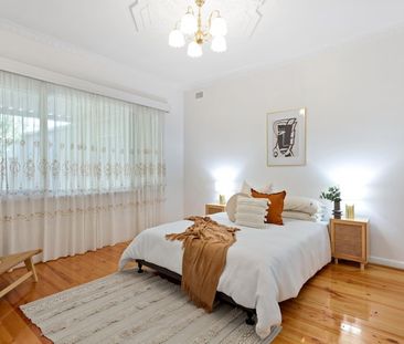 Character 3 bedroom home - Photo 4