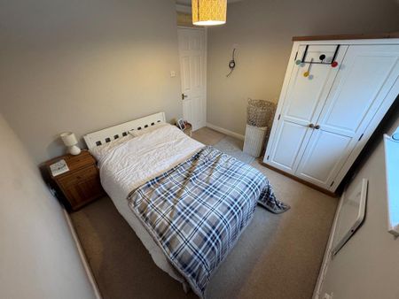 2 bedroom semi-detached house to rent - Photo 2