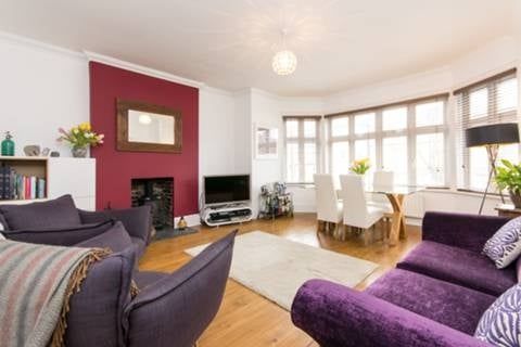3 Bed Flat, London, NW2 - Photo 1