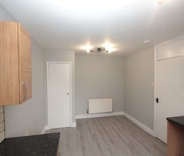 3 Bed Terraced House, Prospect Vale, SE18 - Photo 4