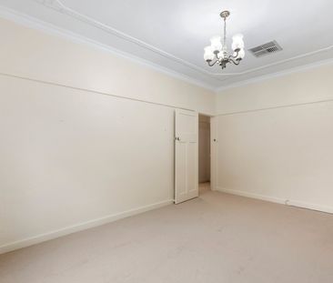 Updated and spacious home in ideallyic location - Photo 4