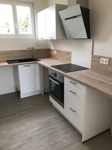 Location Appartement 3 pièces 43m² CARQUEIRANNE 83320 - Photo 2