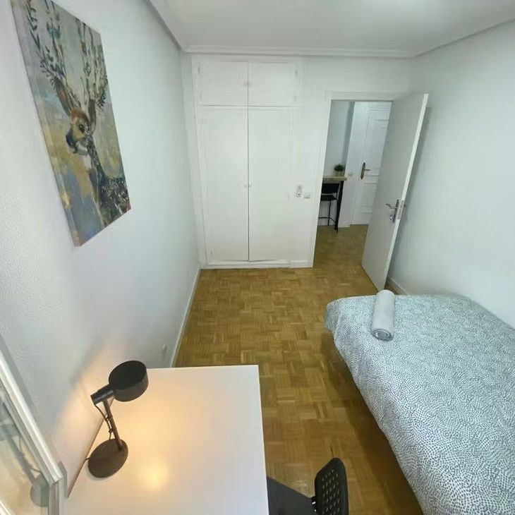 Calle de Cardeñosa, Madrid, Community of Madrid 28053 - Photo 1