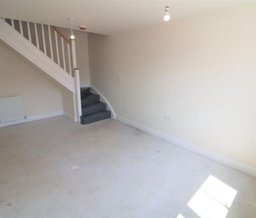 2 bedroom end of terrace house to rent - Photo 1