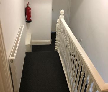 Room in a Shared House, Arngask Road, SE6 - Photo 6