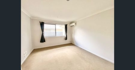 Family-Friendly 4 Bedroom Home with Side Access! - Photo 5