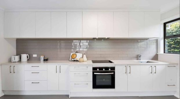 Three bedroom bungalow - Photo 1