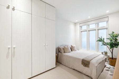 2 bedroom flat in Marylebone - Photo 4