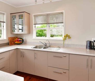Fantastic Family Rental in the Heart of Helensville - Photo 3